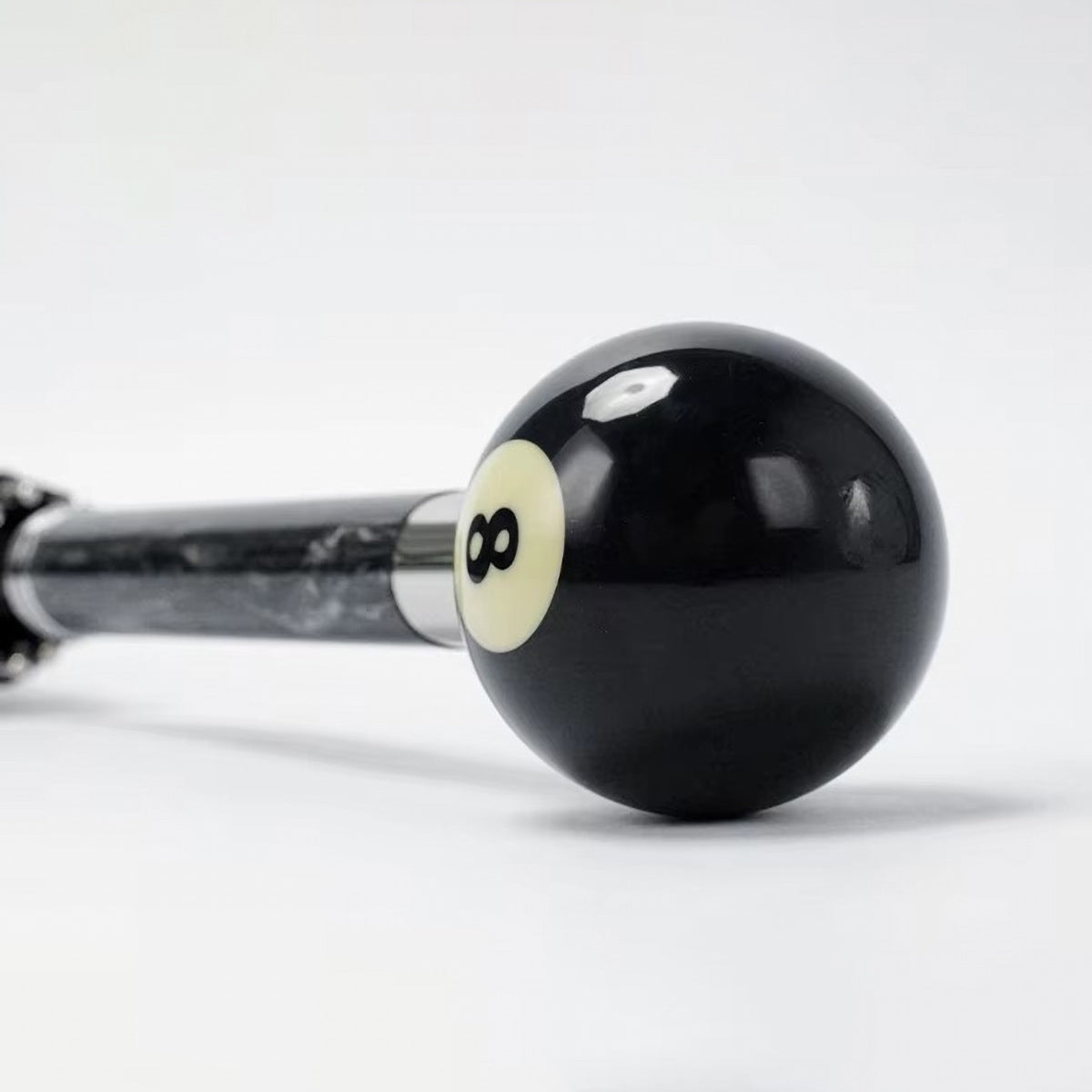 Sorélane Huit : boule noire portant le chiffre 8.