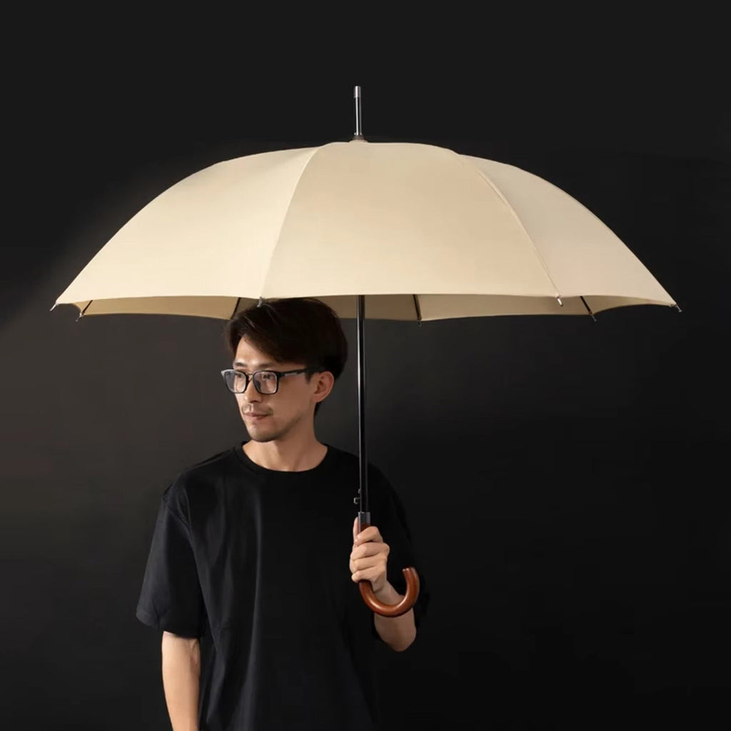 Sorélane Allure : parapluie porté par une personne.