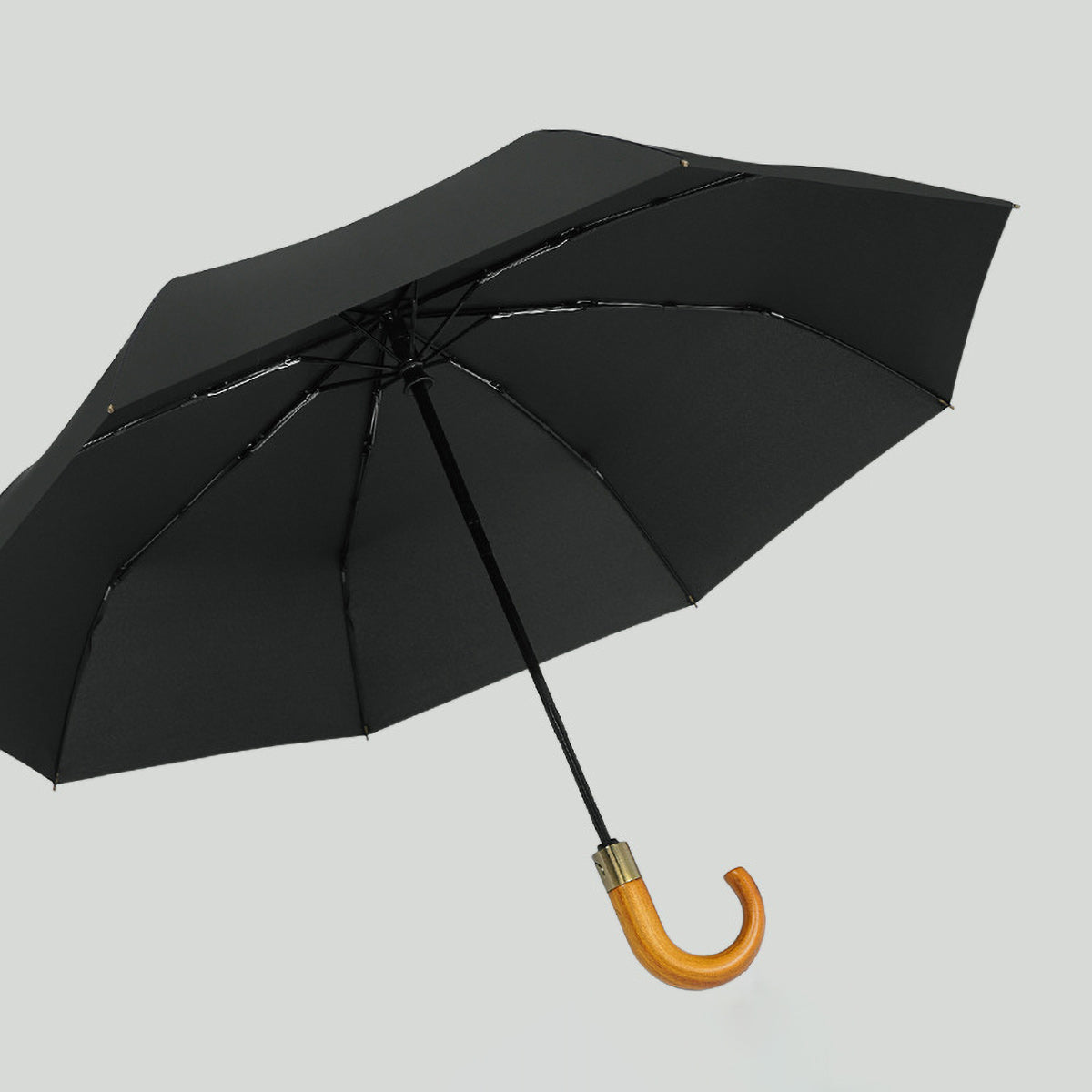 Sorélane Accord : parapluie noir ouvert.