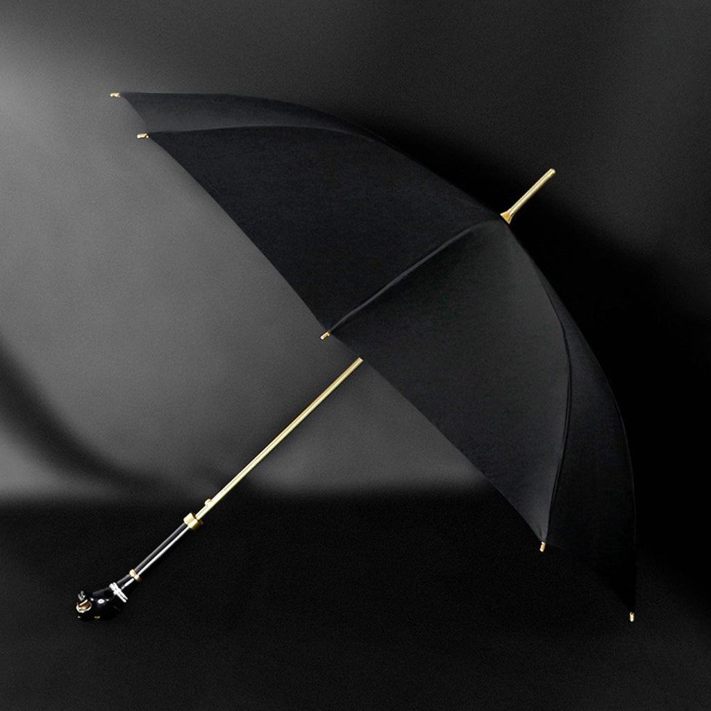 Sorélane Fauve : parapluie noir ouvert de biais.