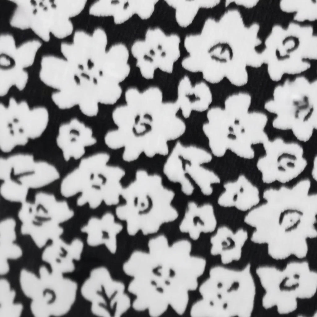 Sorélane Corolle : gros plan du motif floral monochrome.