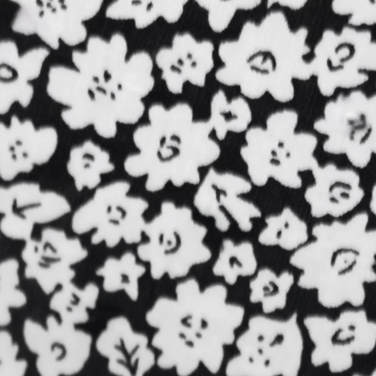Sorélane Corolle : gros plan du motif floral monochrome.
