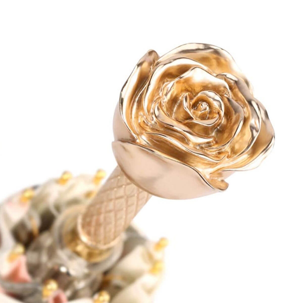 Sorélane Rosée : poignée en forme de rose dorée.