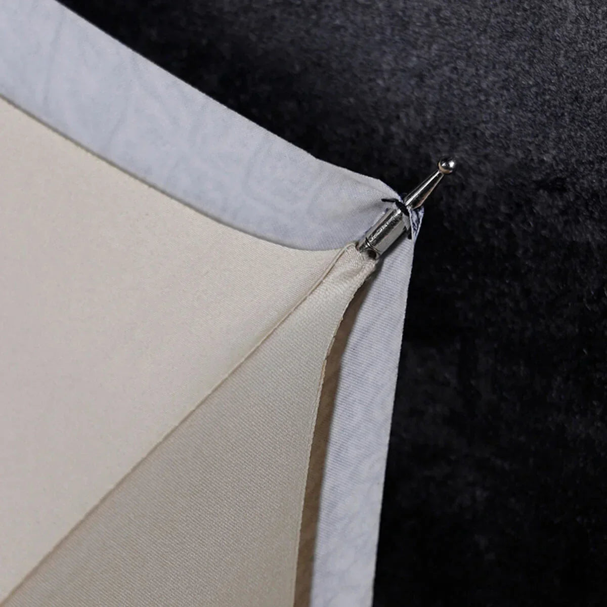 Sorélane Serpentin : détail du bord de toile.