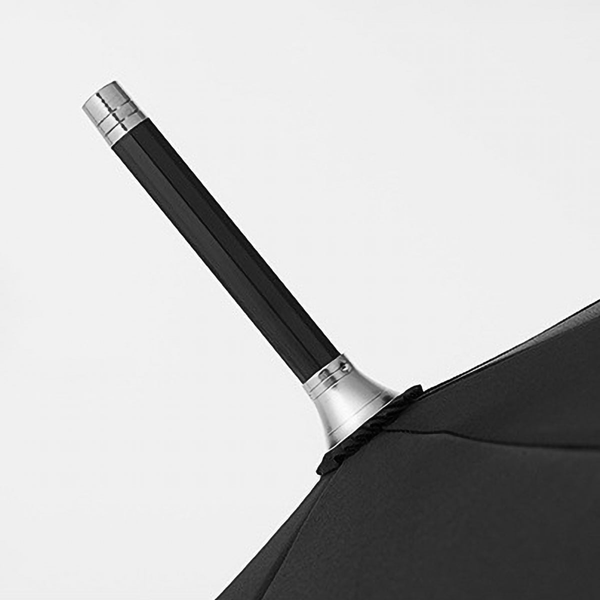 Sorélane Trait : gros plan du raccord et de la poignée noire.