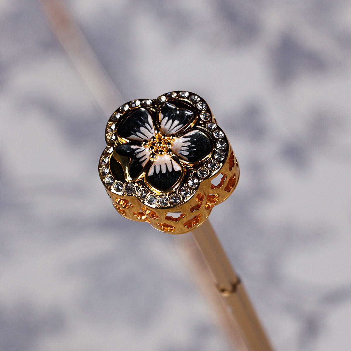 Sorélane Florilège : couronne dorée à fleur.